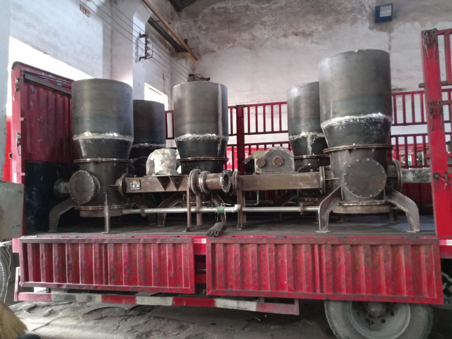 发往石家庄的气力香蕉视频免费版设备正在装车中