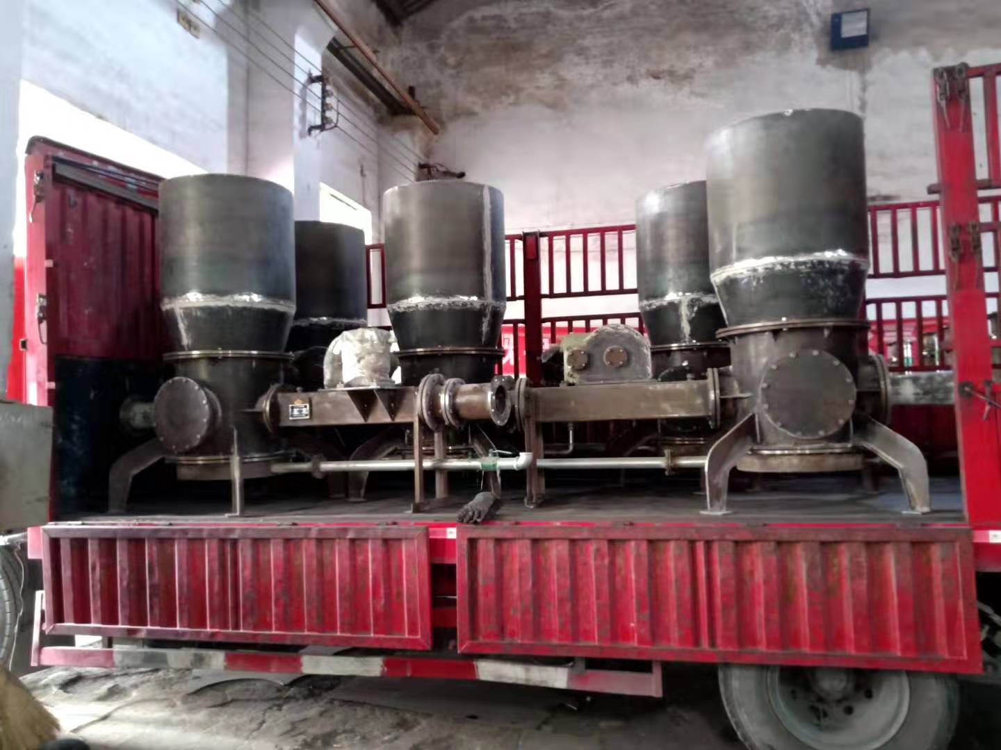 发往山东的气力香蕉视频免费版设备正在装车中